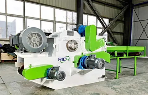 richi wood chipper in workshop